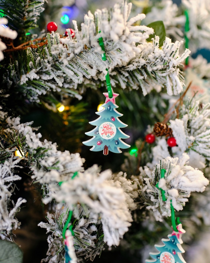 Weihnachtsbaumanhänger aus recyceltem Kunststoff