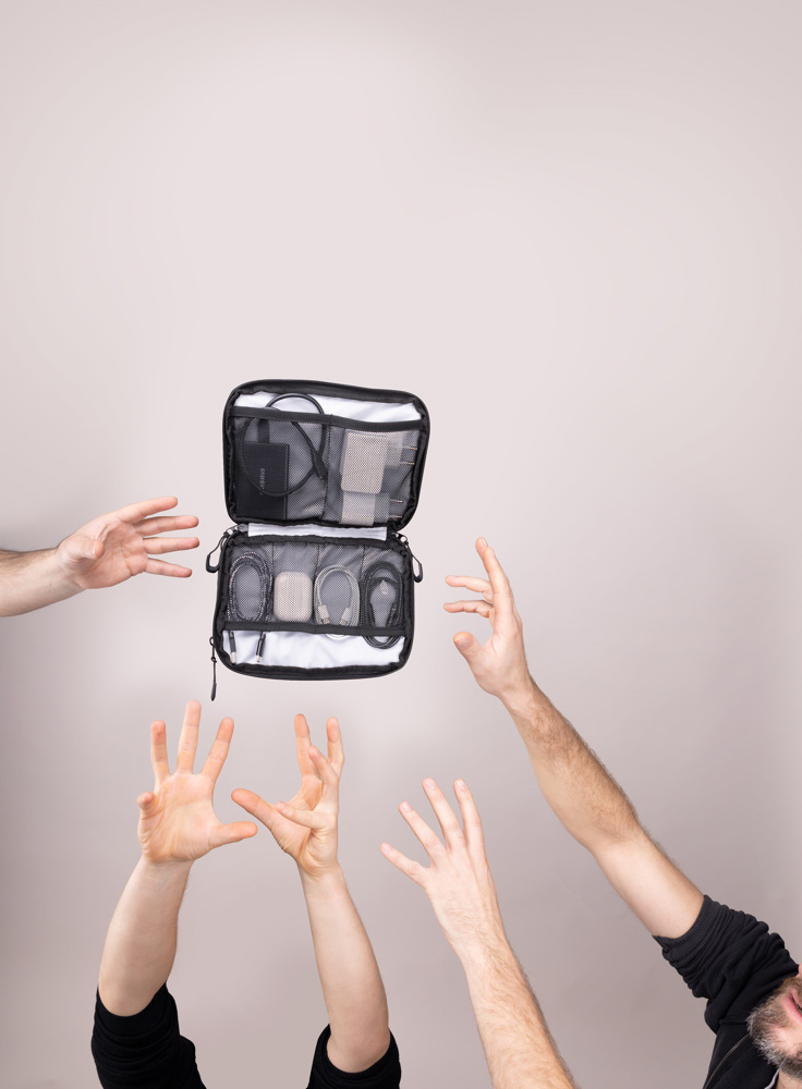 TROIKA Kabeltasche TROIKA BLACK TECH POUCH 2